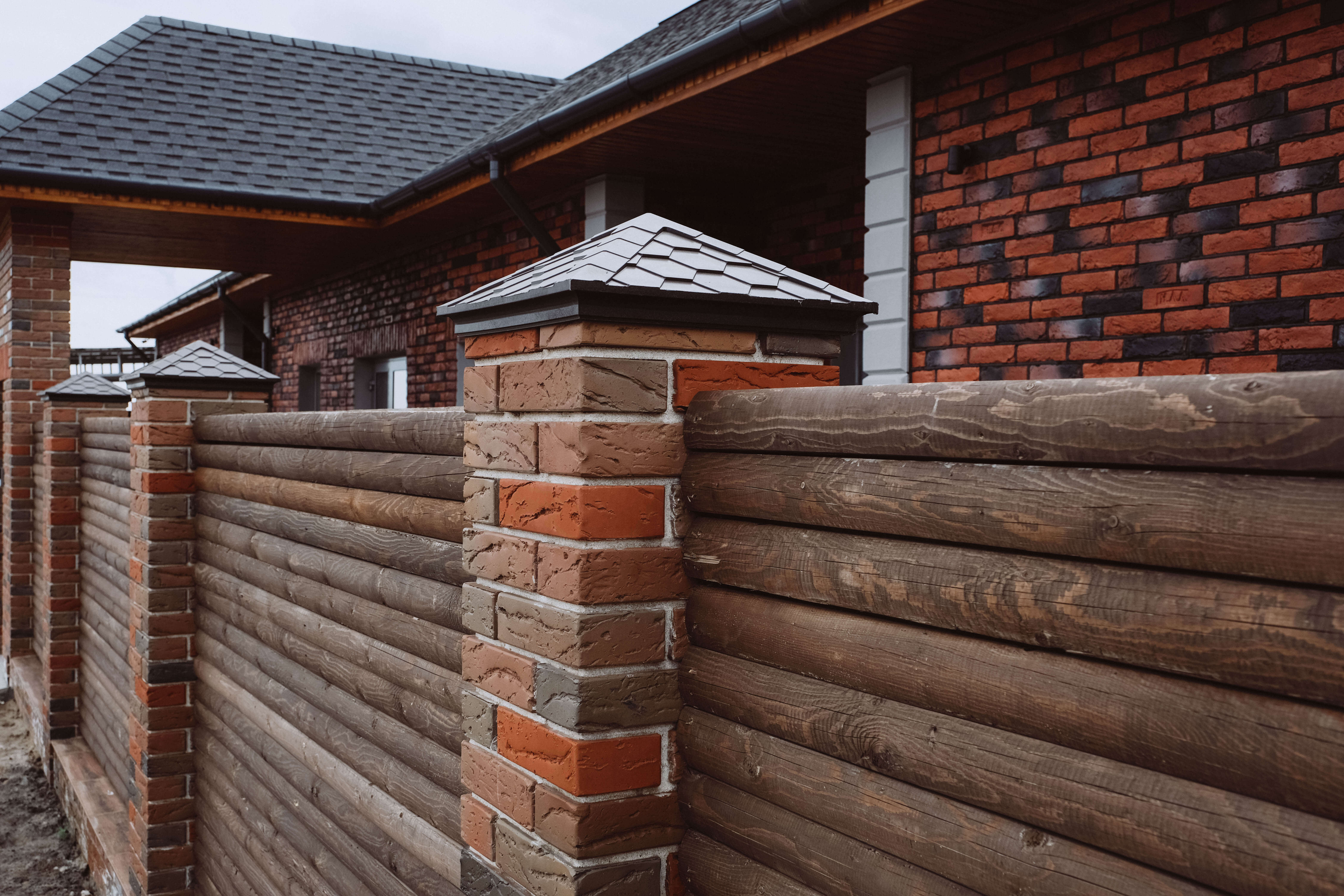 Колпак Zking Эверест Коричневый на столб 1.5х1.5 кирпича (390х390мм) в Октябрьском фото